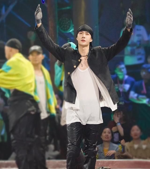  绝了|王一博《这就是街舞》水舞台绝了不看后悔系列