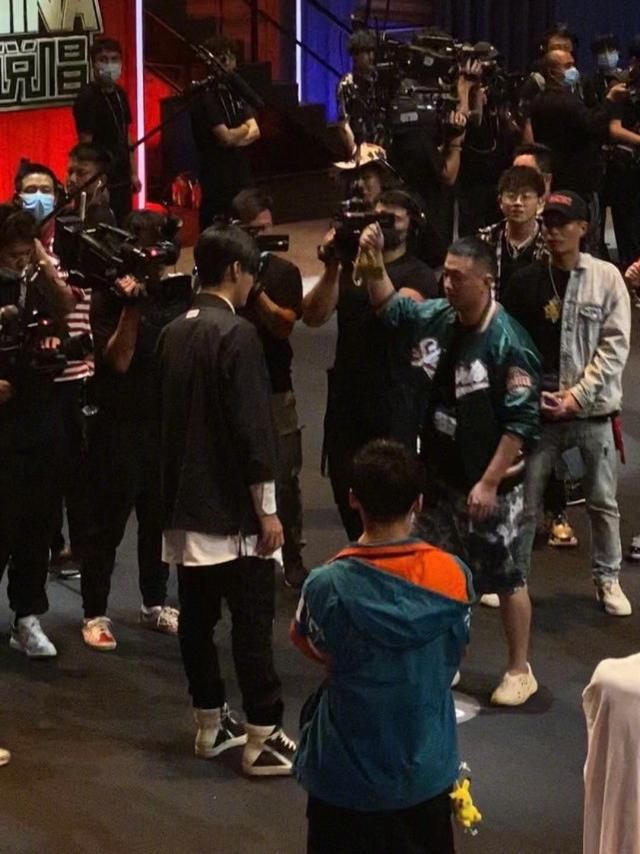  说唱|新说唱冠军已经内定？连吴亦凡都递出了链子，药水哥通过海选！