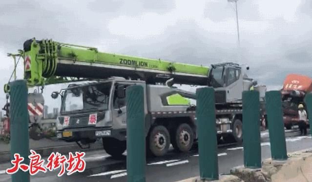  车祸|突发！德胜大桥发生可怕车祸，现场…