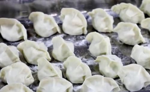 饺子|夏天，韭菜茴香靠边站，用它包饺子最香，3块钱1斤，我一周做2回