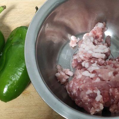 好吃|这道猪肉青椒饺子锅贴，怎么做都好吃