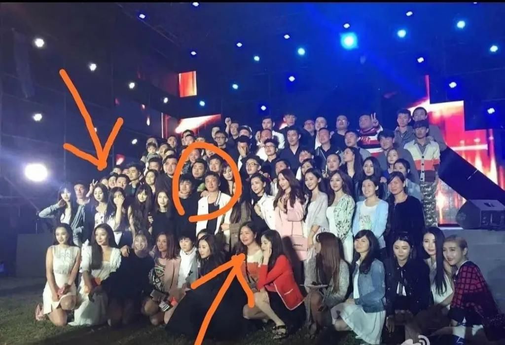  抹黑|潘玮柏发声明护空姐老婆，叫造谣者停止抹黑，网友：应该告王思聪