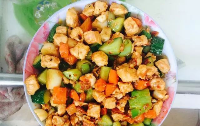  胡萝卜|精选美食：剁椒蒸鱼块、家常焦溜豆腐、咖喱鸡块、私房宫保鸡丁