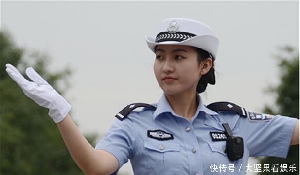 女交警|中韩朝越四国女交警对比照！谁最美？