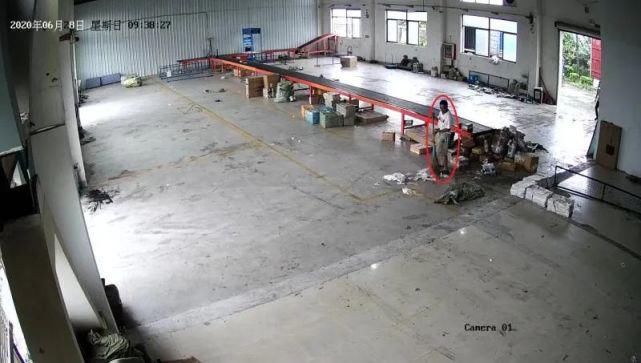 警方|这个锅“暴力梅”不背：松江一快递员称衣服晾不干，竟直接从包裹里拿来穿