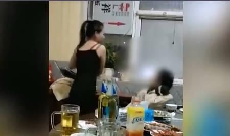  打人女子|2分钟扇50个耳光，只因被打女子未回话？网友：想看你父母什么样