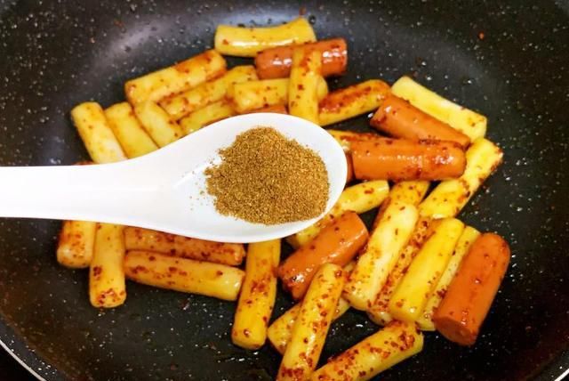  好吃|谁说只有韩式年糕好吃？试试这款“年糕小吃”，让你忍不住流口水