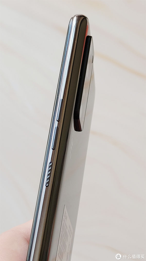  摄像头|换5G新手机，感受一下首款屏下摄像头的全面屏手机：中兴天机AXON 20 开箱和体验