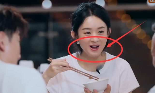 看清|节目滤镜到底有多重？赵丽颖大口吃饭，看清她脱妆后的唇色，懵了