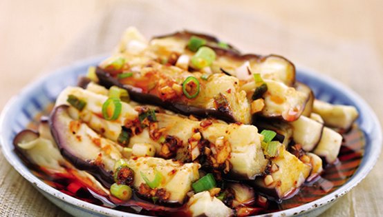  茄子|蒸茄子时，不要直接上锅蒸，学会这一招，蒸出来的茄子好看又好吃