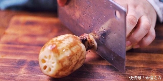 秋季|经典名菜''老干妈炒藕丁''秋季吃它最适合,成本不到2元钱