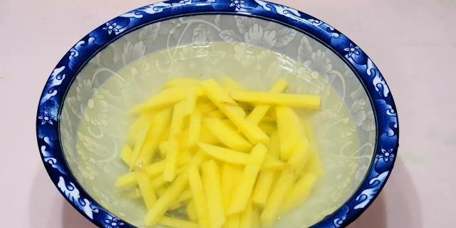  入味|豆角不要直接下锅炒，炒前多加1步，豆角又香又入味，好吃更下饭