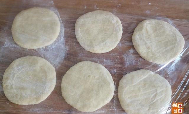 醒发|1碗面粉,2个鸡蛋,不用一滴油,做出香甜松软面包饼,放凉不会硬