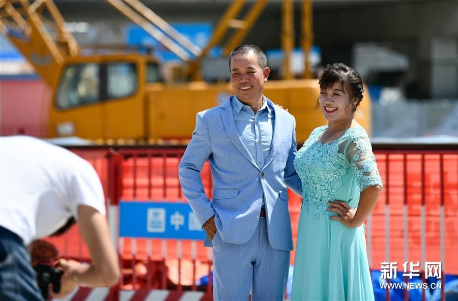 区中建五局地铁7号|七夕特辑:工地上的婚纱照