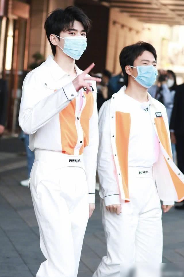  路透|《跑男》路透曝光，蔡徐坤和郭麒麟肩并肩走