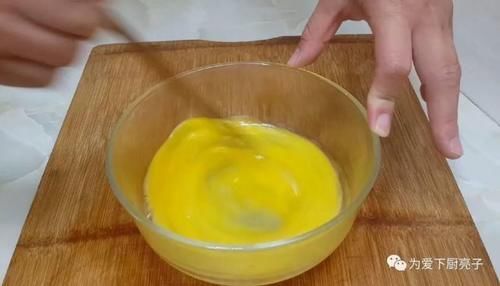 香酥|我家面粉就爱这样吃,加2个鸡蛋,焦脆香酥不油腻,吃过就念念不忘