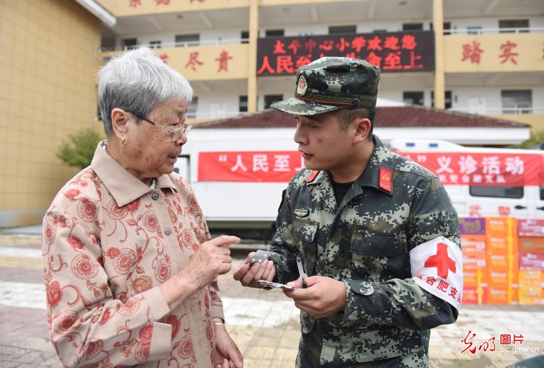 群众|安徽铜陵：武警义诊受灾群众安置点