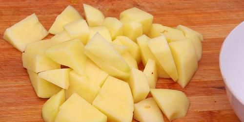  好吃|土豆炖豆角，好吃不长胖，下酒又下饭