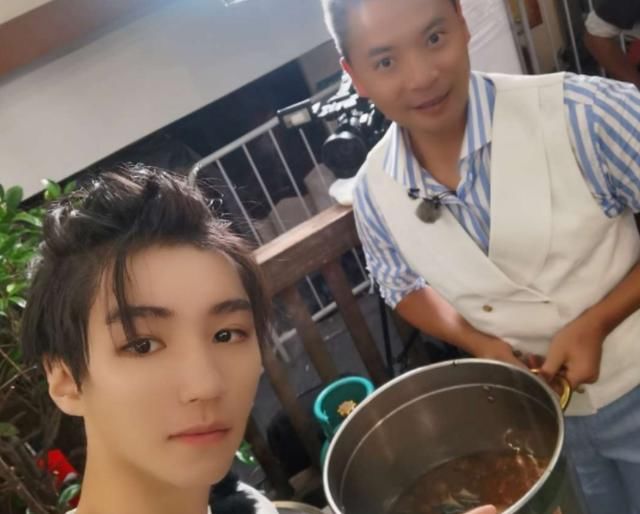  照曝光|《中餐厅4》杀青，全家福大合照曝光，站位高低暴露真实咖位