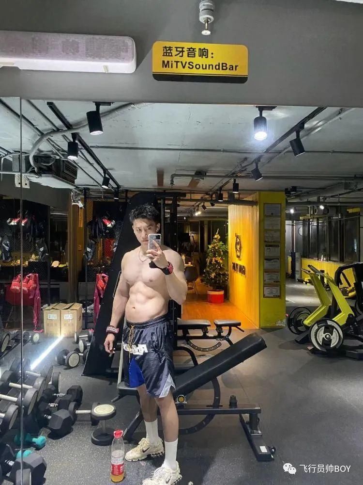  运动|33个肌肉帅哥争做“1”，你确定这不是专做给gay看的节目吗？