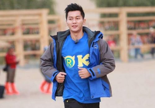  baby|奔跑吧滤镜有多夸张？李晨比baby还瘦，蔡徐坤秒变网红脸