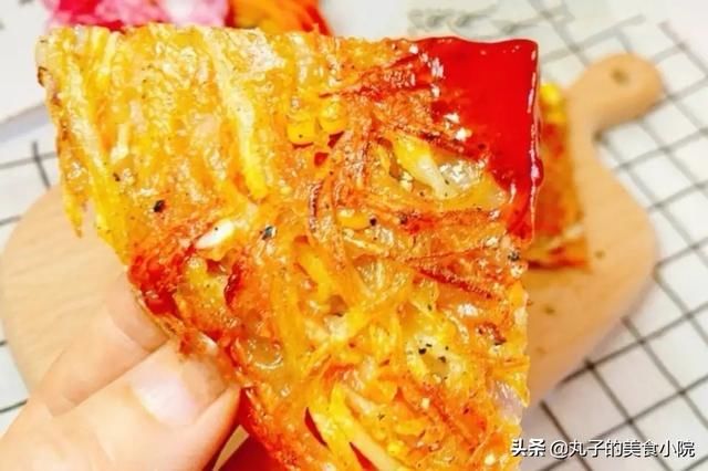 均匀|土豆洋葱黑胡椒煎饼（教你一道酥嫩兼备、味美十足的美味小吃）。