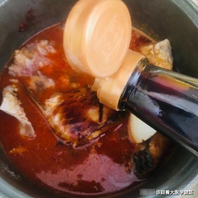 鲤鱼|鲤鱼炖豆腐,鲜香味美,好吃又补钙