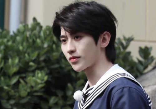 粉丝|《奔跑吧》杀青后蔡徐坤粉丝集体改名,看清新名字,当红爱豆都羡慕了