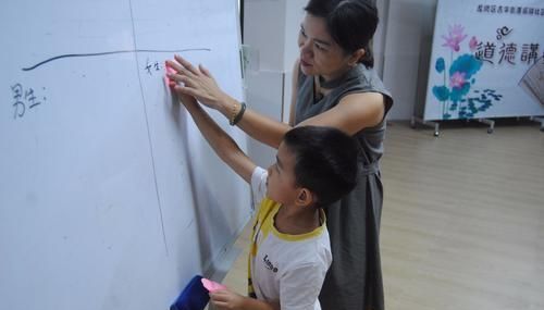 爸爸|“熊孩子”偷拍爸爸洗澡,照片上传到家长群里,网友:史诗级坑爹