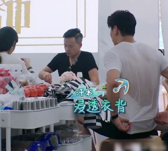  轻松|黄晓明累到眼神迷离，赵丽颖最轻松，过敏体质的李浩菲就可怜了