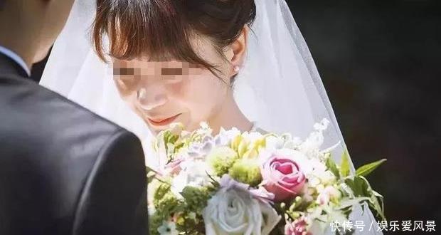 新郎|婚车后面跟着一辆凯迪拉克，车上横幅让新郎难做人，新娘真大度