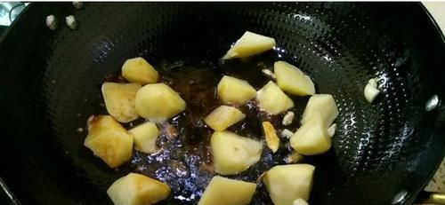  土豆|看起来非常像肉吃起来却比肉香，香气扑鼻，营养美味