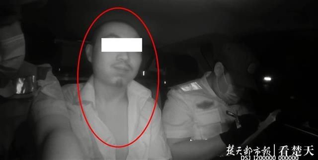  武汉市江汉区燕|智障少年赤脚步行几十公里又误上高速，民警多方努力帮其找到家人