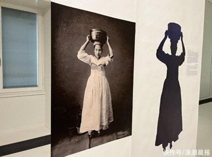 韩国投资10亿韩元在柏林办展，一张女性服饰照片被质疑辱韩