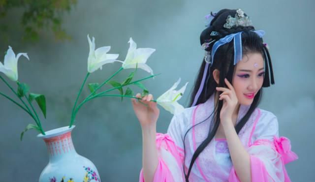  西厢记|不知名诗人写花的诗，开篇就引人入胜，最后还被《西厢记》模仿