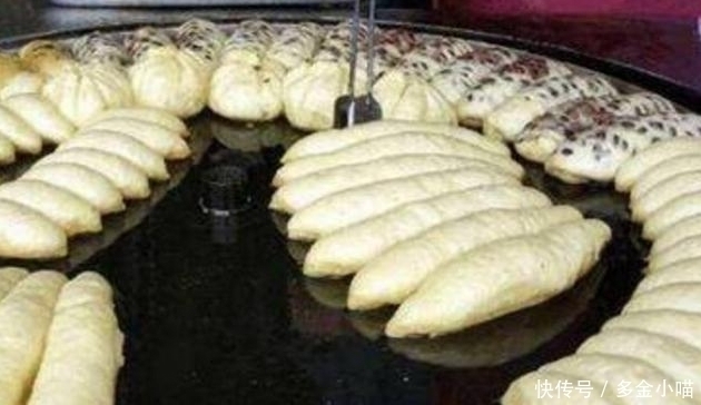 大锅|大妈街边卖小吃,2元一个,半小时2大锅全被抢光,吃过算你厉害