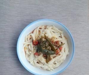  搞定|面条不用手擀了，试试这样做，刀一切手一拉就搞定，看一遍就学会