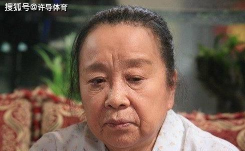  李明启老师|她已八十四岁，曾因出演容嬷嬷走红，现实中却是晚辈眼中的好老师