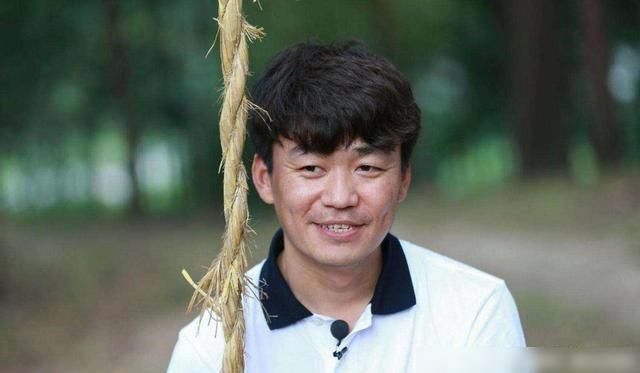  脸上|王宝强现身娘家少林寺，脸上带沧桑身形消瘦些，与冯清感情平稳