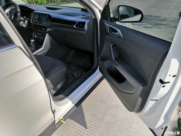  配置都|什么红的黄的紫的黑的，都不如我的白色途铠最亮眼！