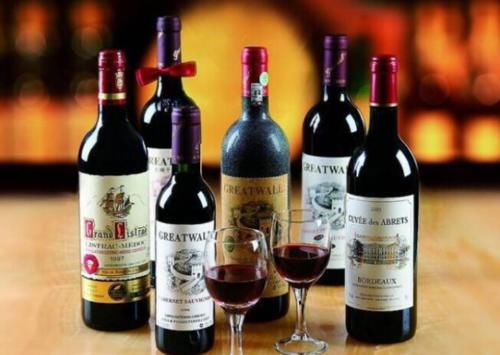 员工|超市里20元一瓶的红酒，到底是不是劣质酒？超市员工说明了真相