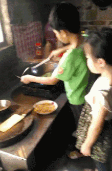 搞笑|搞笑GIF：宝宝你应该直接赶走丈母娘！坐中间！