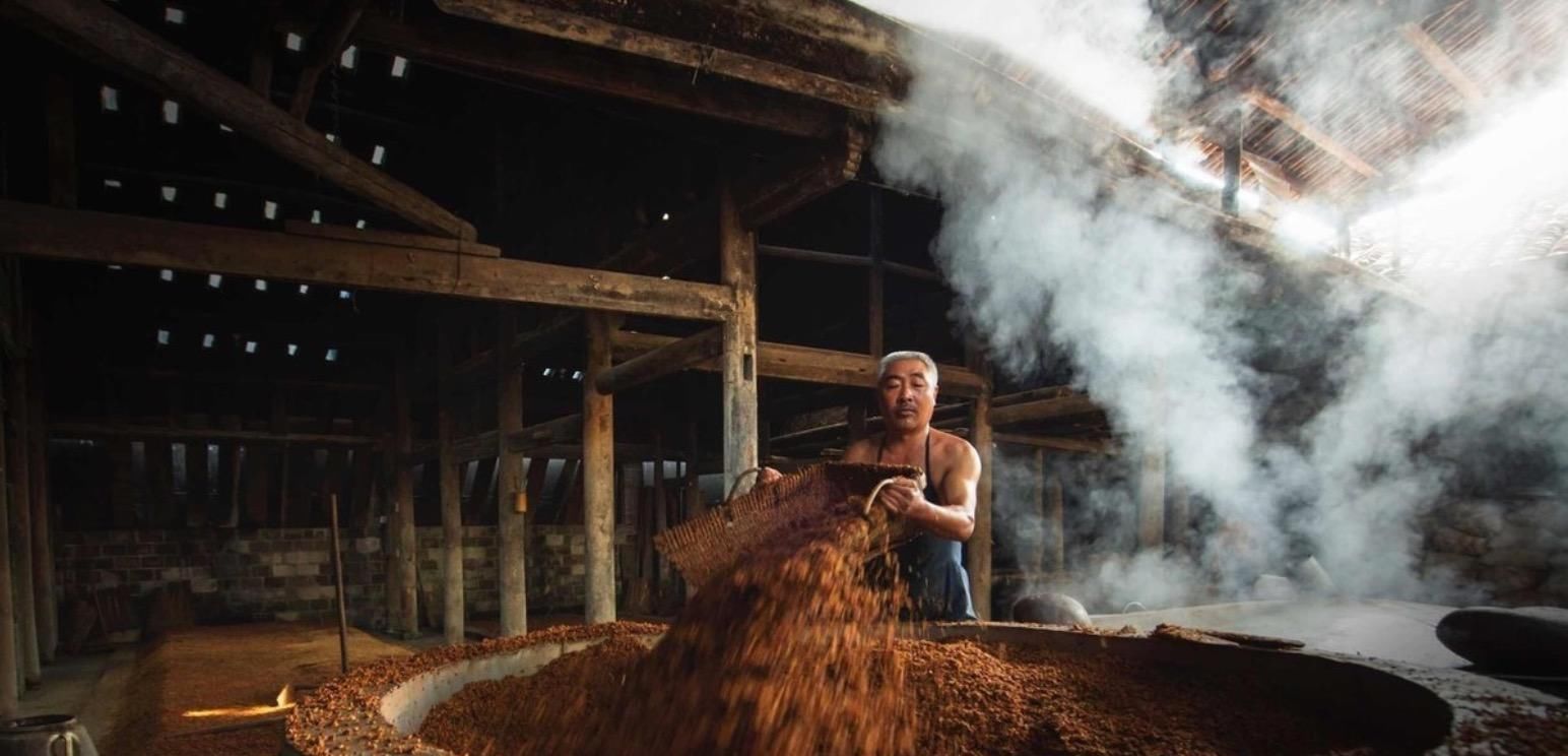 酿酒|买农村槽坊的酒，现烧现接就能保证是真粮食酒吗？