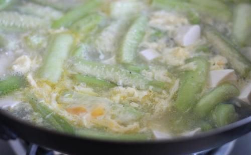  做法|丝瓜试试这种简单的做法，清爽鲜美又解暑，喝一碗还想来一碗