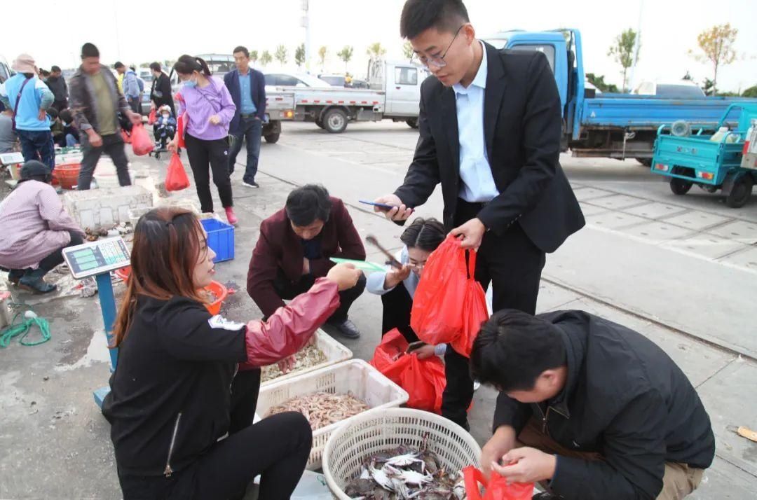 海鲜|实地探访！海鲜便宜了吗？你猜哪种海鲜卖得最火？