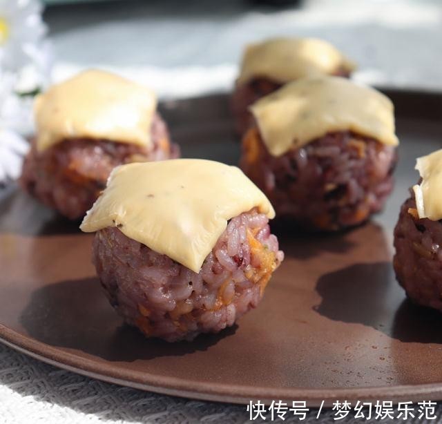 健康|多谷米烤饭团，饭团烤一下，又香又健康
