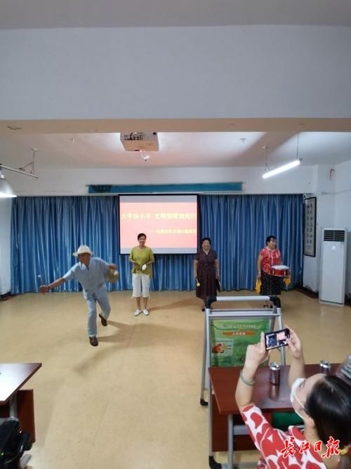  社区党员|自编自导自演三句半、拍手歌，他们让文明创建成为这个老社区新时尚