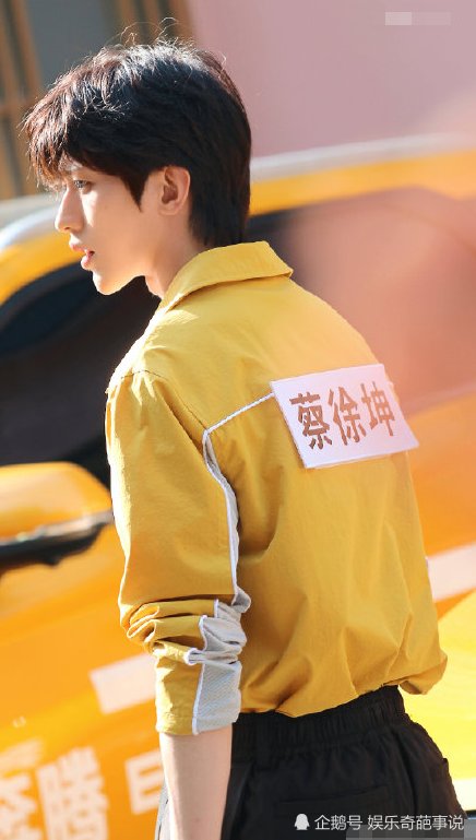  男孩|跑男下期录制嘉宾曝光，两位“大岛”男孩加盟，蔡徐坤的劲敌来了