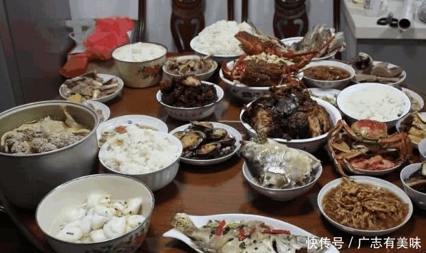 土菜|中秋节提前回老家,亲戚轮流请吃饭,农家土菜,你最想去谁家吃?