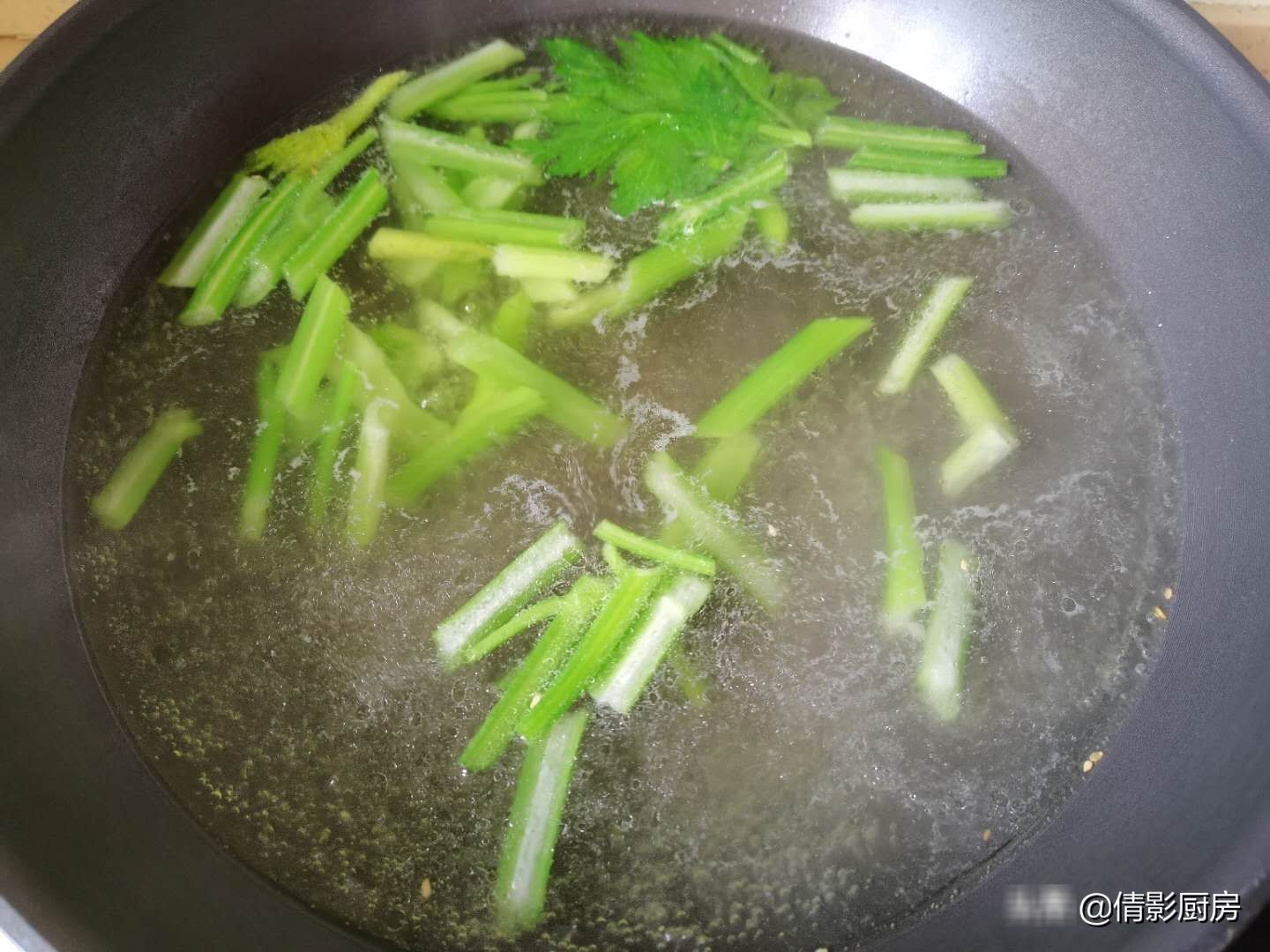 入秋|入秋后别错过这道菜，鲜香脆嫩又营养，我家每周吃3次，次次光盘